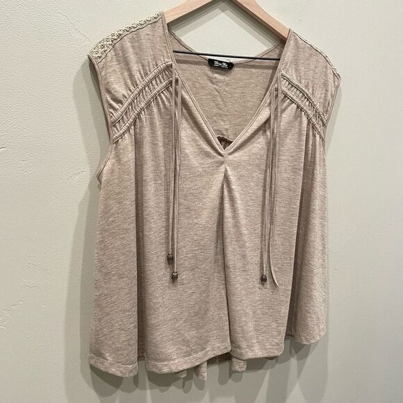 Miss Me Heathered Knit V-Neck Top - Size: XS - Picture 8 of 9